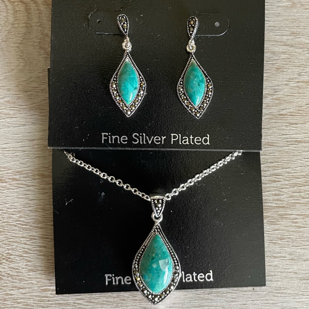 • Lovely Marcasite Set • - Picture 4 of 7